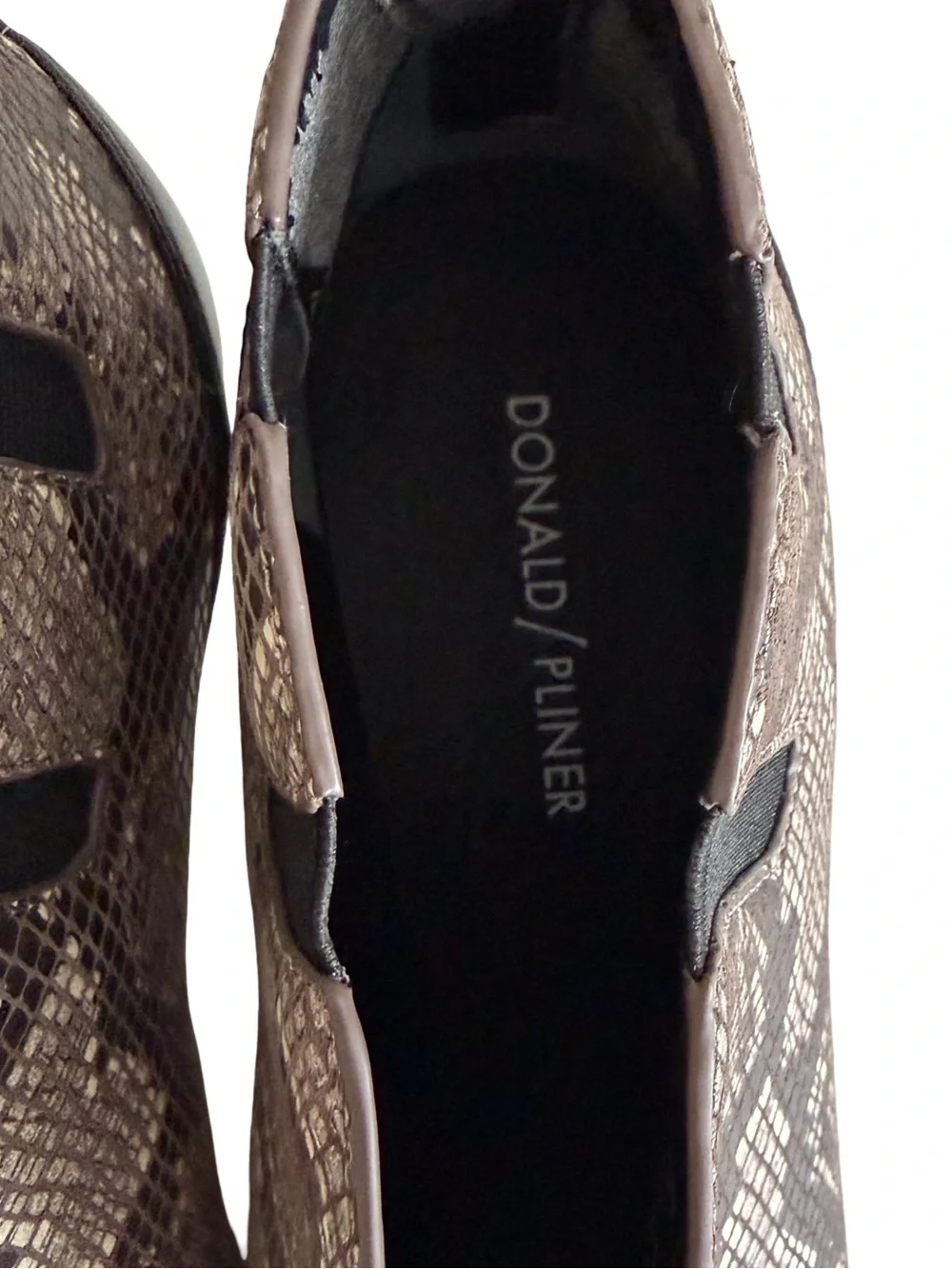 Donald Pliner Dazha Snakeskin Pointed Toe Kitten Heel Booties Size 8
